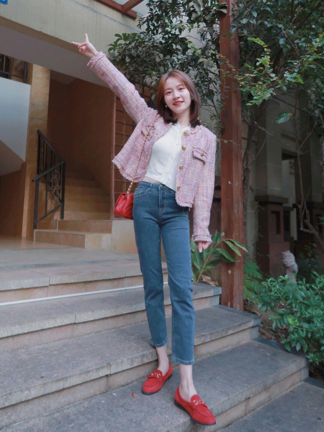 何有强 这才是适合普通人的小香风外套，搭配阔腿裤，既有温度又高级洋气