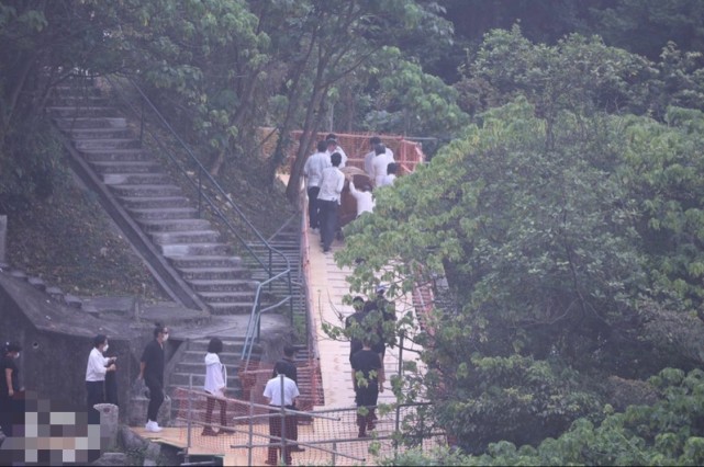 赌王|赌王寿棺由楠木所造，价值600万重达几百斤，出动8名仵工抬灵柩