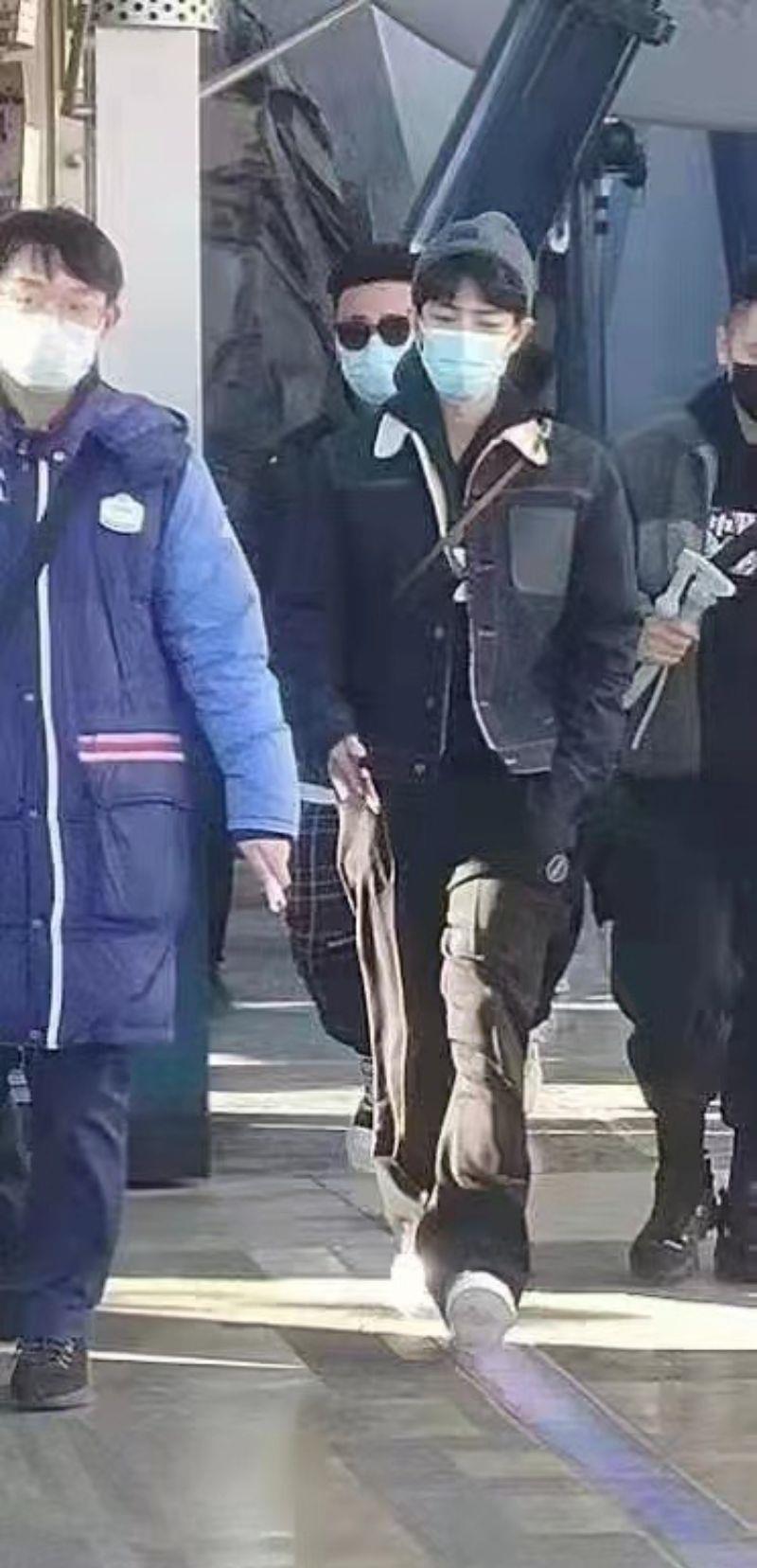 肖战|大写的羡慕！网友在环球影城偶遇肖战，来听偶遇路人的最直观评价