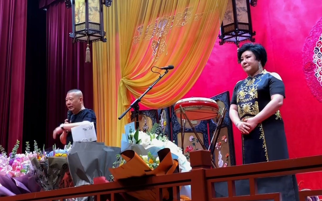 明星素颜|德云鼓曲社开业遭质疑，郭德纲现场诉苦，张云雷开场却大受好评！