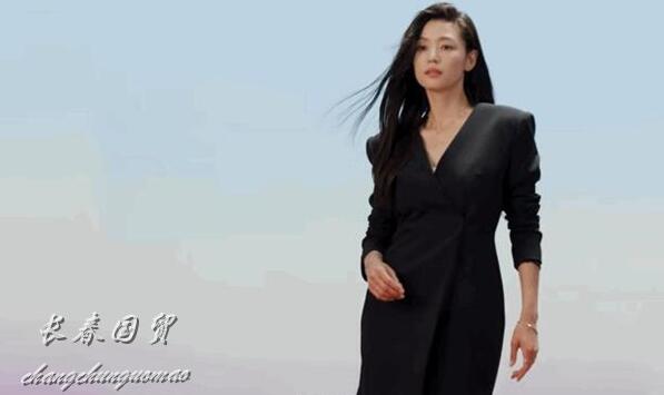 香港|39岁全智贤近照曝光，身材纤细五官精致，完全看不出是双宝妈