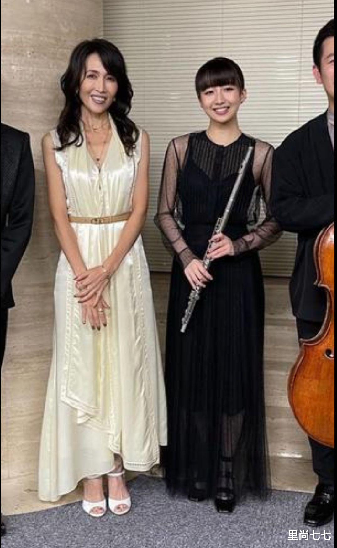 里尚七七|工藤静香母女首次公开同台，心美穿纱裙变胖妹，她唇色乌青脸蜡黄