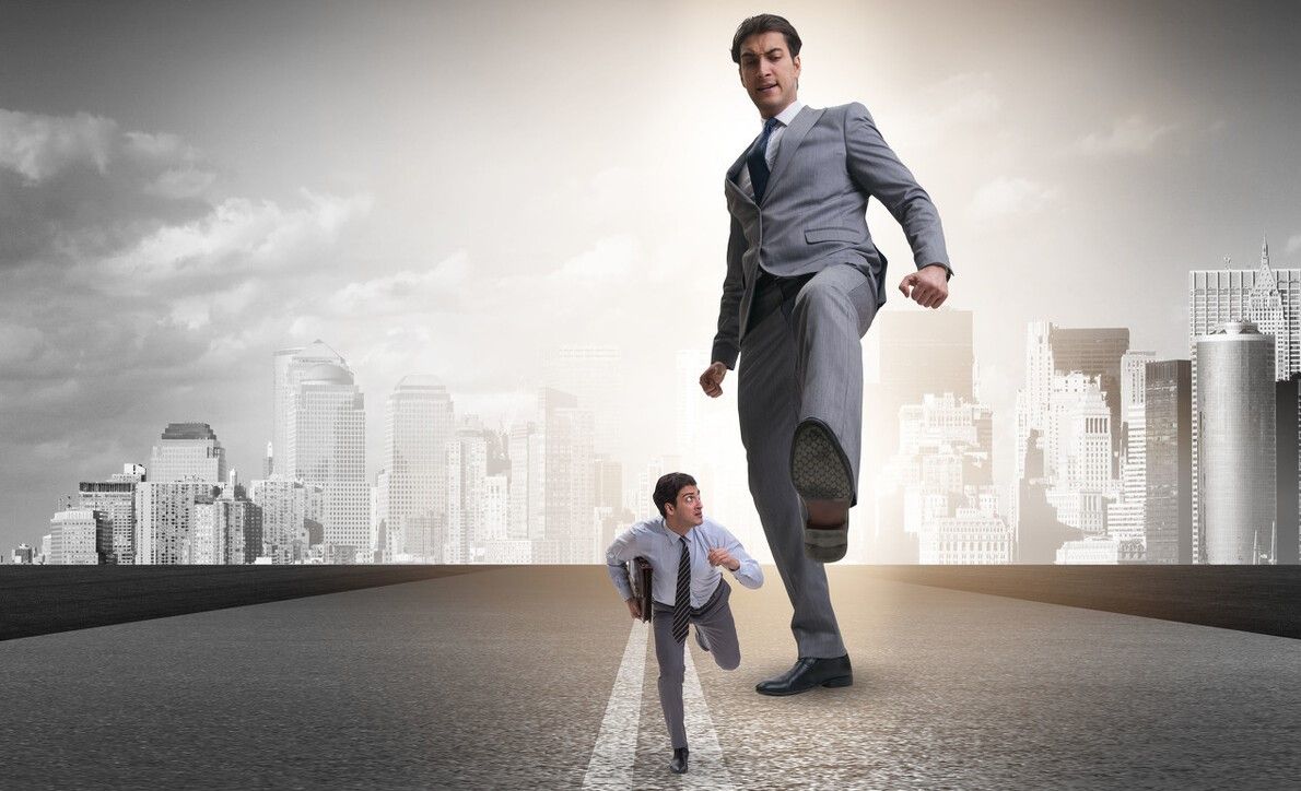 |混迹职场,领导对爱“打小报告”的人,是喜欢还是反感?