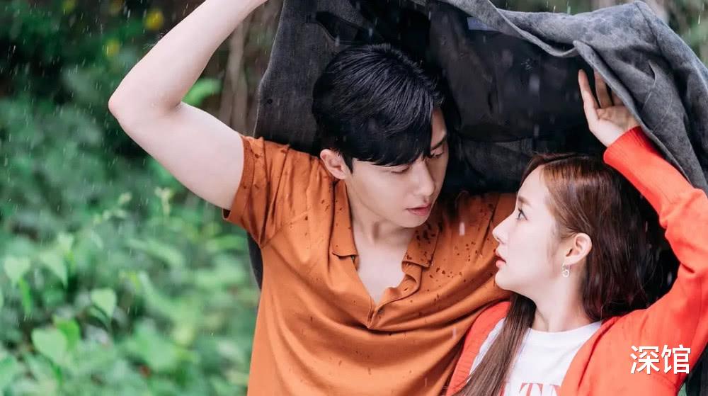 深馆|女生喜欢上你的四种表现，快来看看她喜欢你吗？