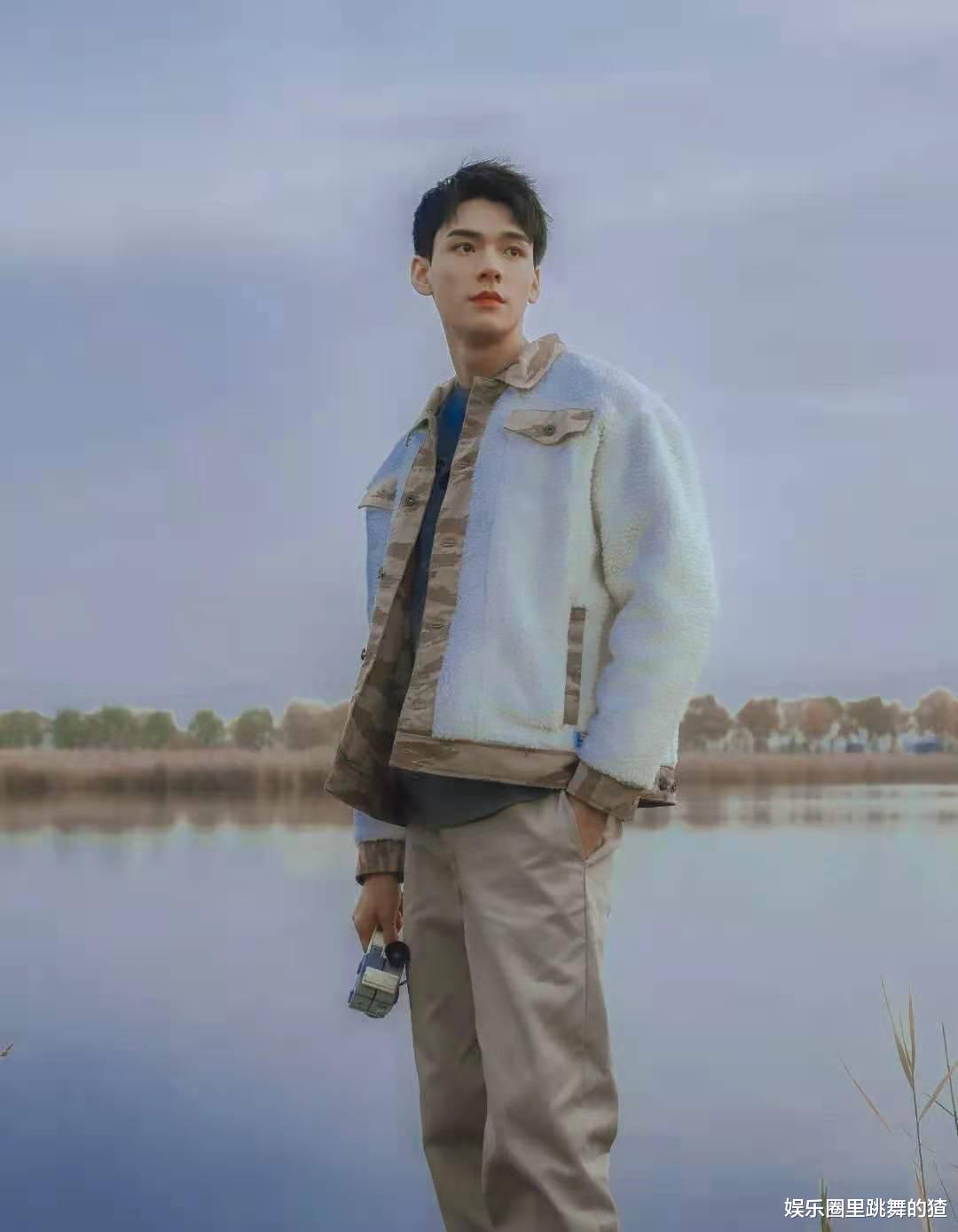 张哲瀚|最新明星人气榜:张哲瀚不敌余景天,龚俊跌出前五,榜首实至名归