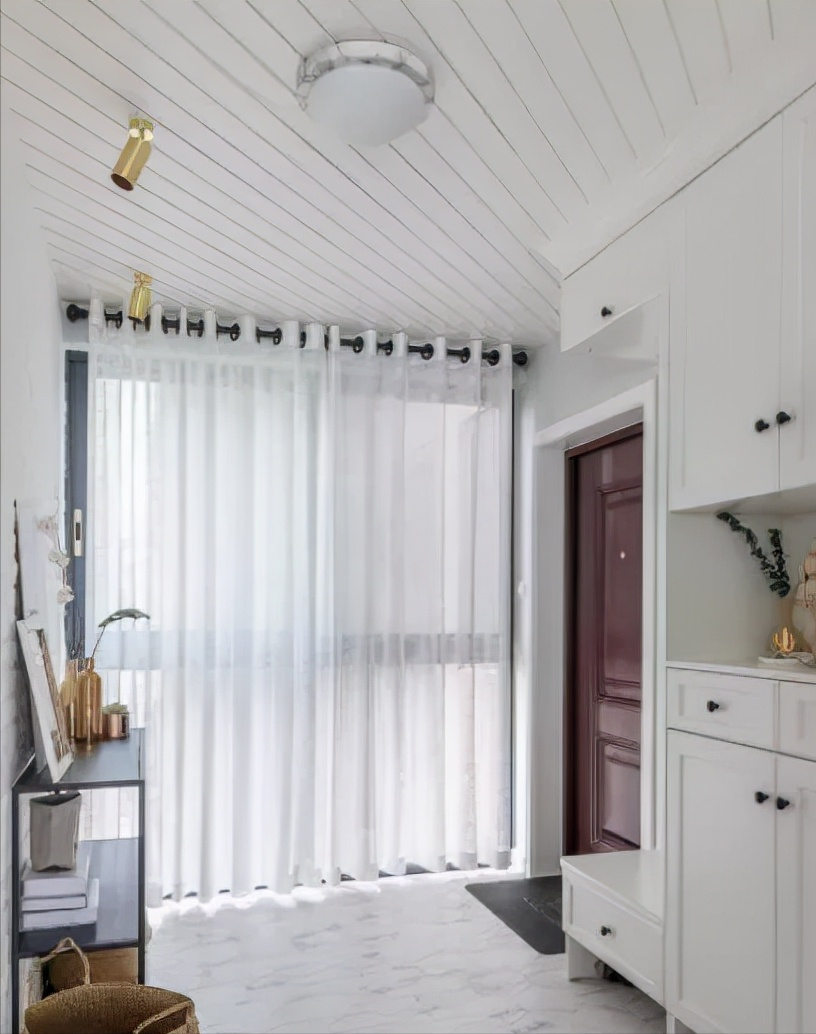 玄关设计的正确方法，不是打多大的柜子，而是进门换鞋不要太舒服