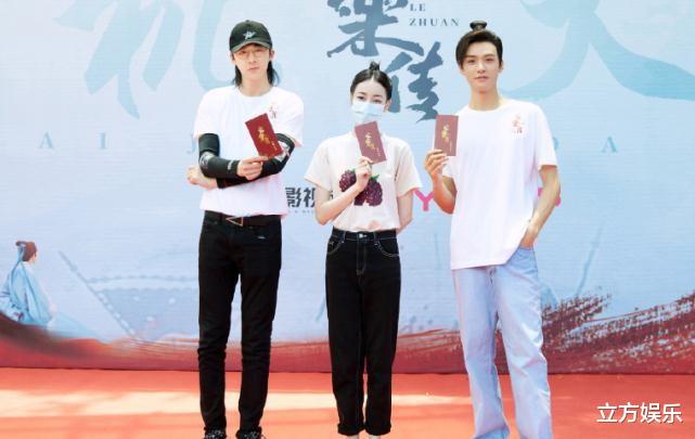 刘宇宁|龚俊新剧路透曝光却似局外人？男二刘宇宁和热巴更像一对！