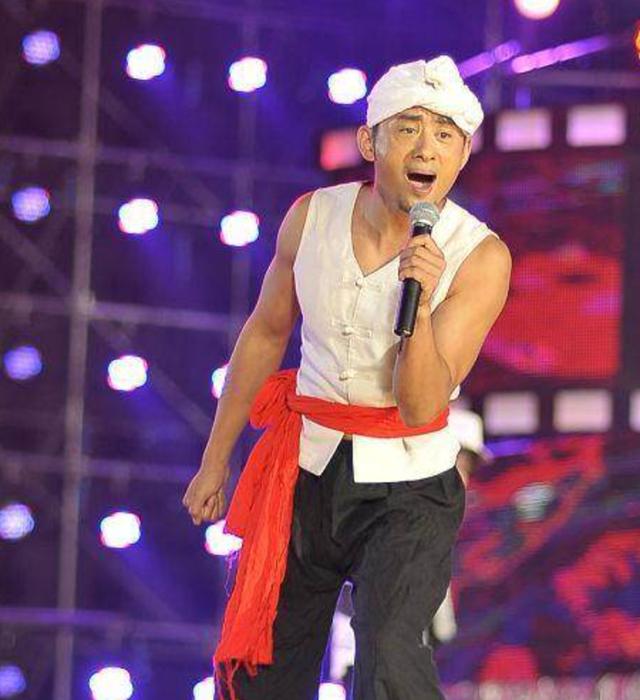 朱之文|张同学走红的同时，不少网红年入百万住别墅却在农村装穷人…