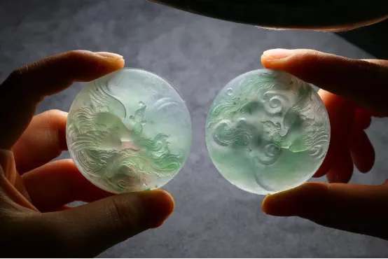 玉雕|接到一个特殊的指令，将手镯芯变成新婚礼物，玉雕师是怎么做的？