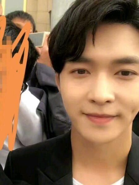 杨洋|人民大会堂不许化妆，杨洋让人不敢相信，看到周星驰好想哭