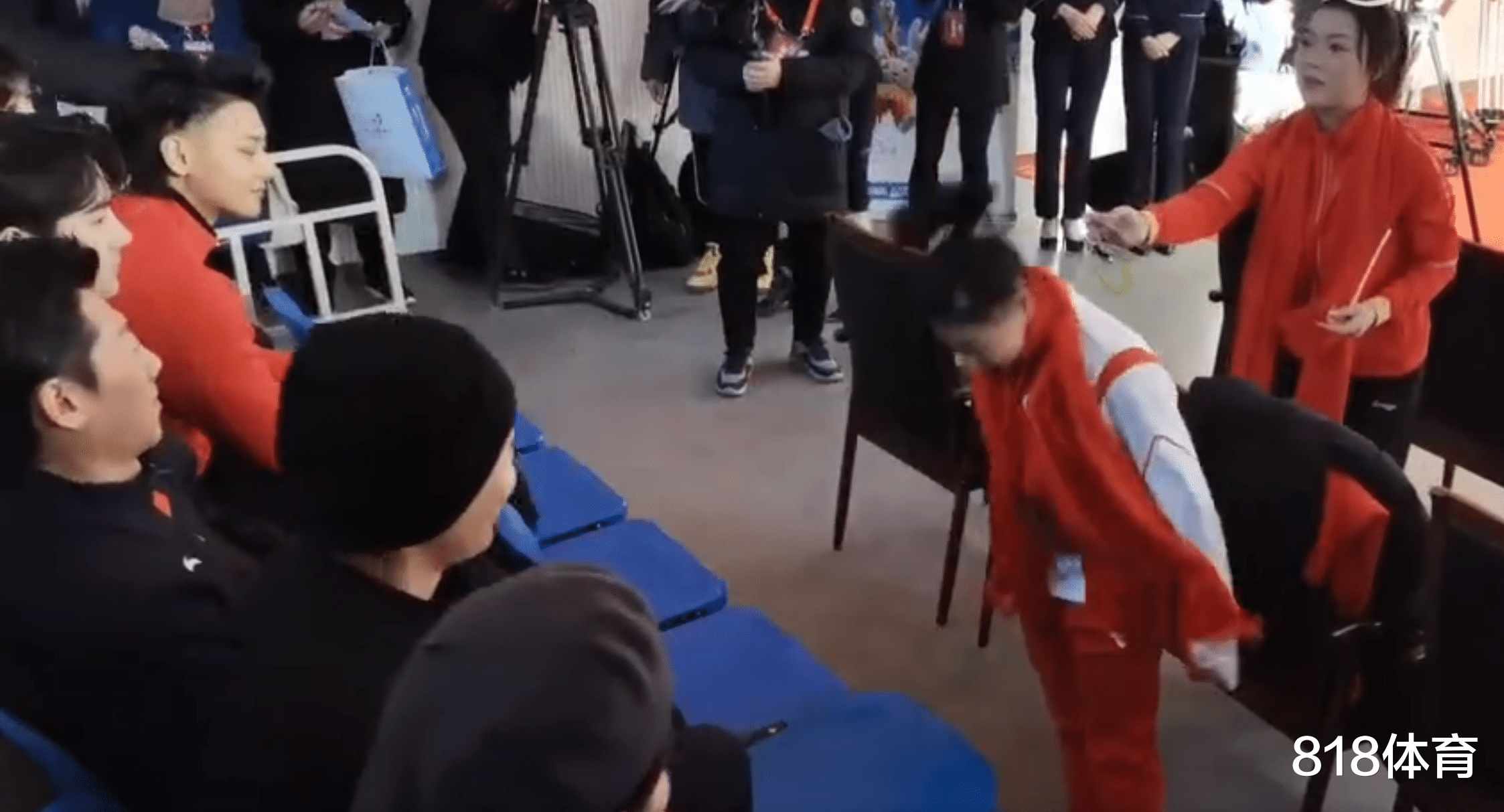 宋祖德|双向奔赴! 杨倩管晨辰追星王一博朱亚文, 杨倩鞠躬致谢一博两度回礼