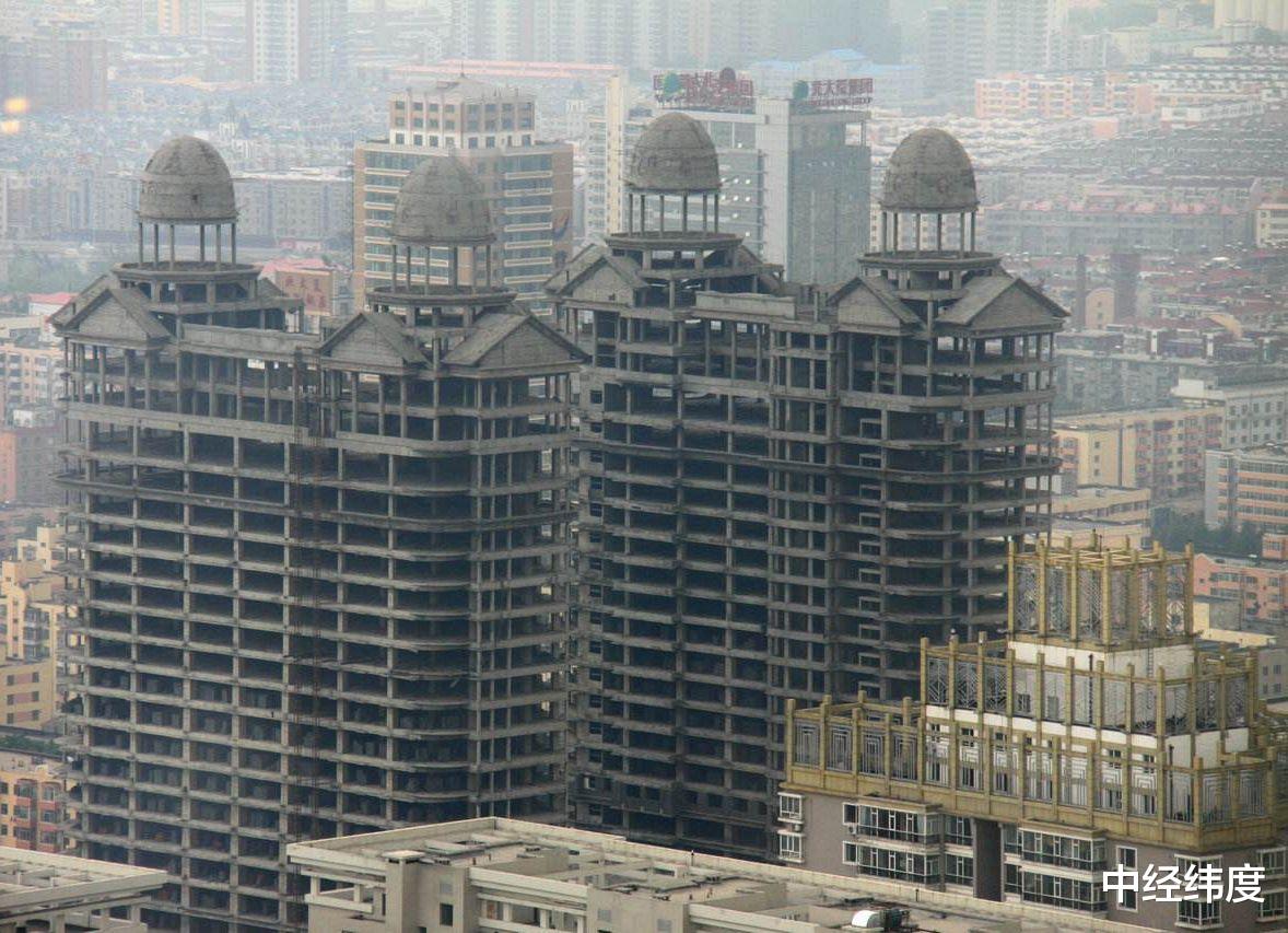 |烂尾楼工地的塔吊，为何没人撤走？四点原因，想撤也不能撤