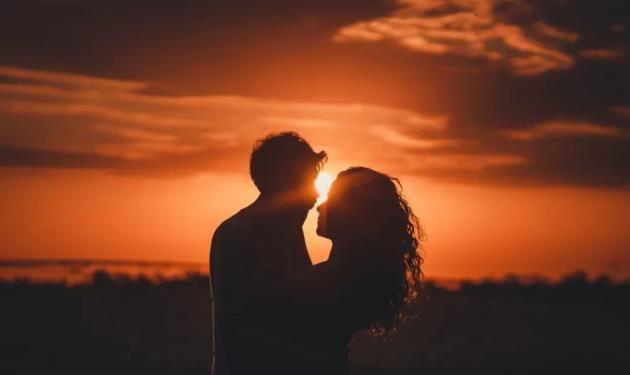 运势|伤官太旺，为人聪明傲物，喜高谈阔论，不喜受拘束