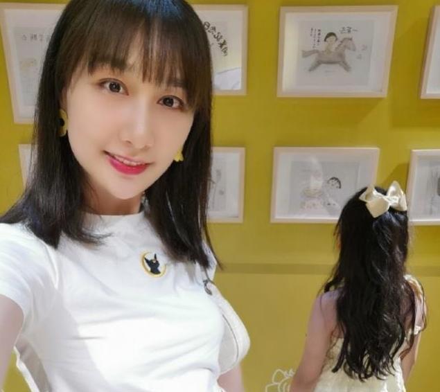 雷佳音|雷佳音宠了11年的妻子，竟然是我们熟悉的她，难怪一直没有绯闻