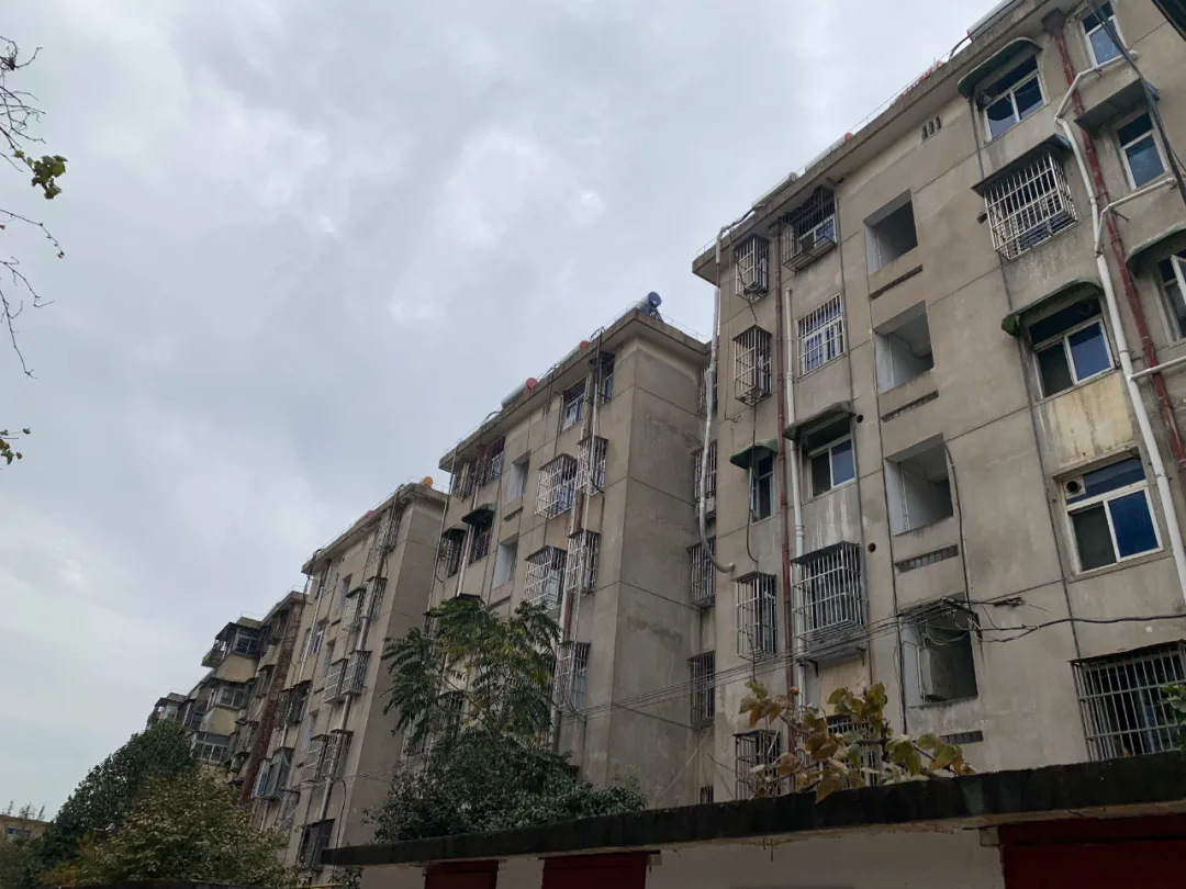 阜阳那些事 正在施工！就在蓝色雅典小区！你家小区安装吗？