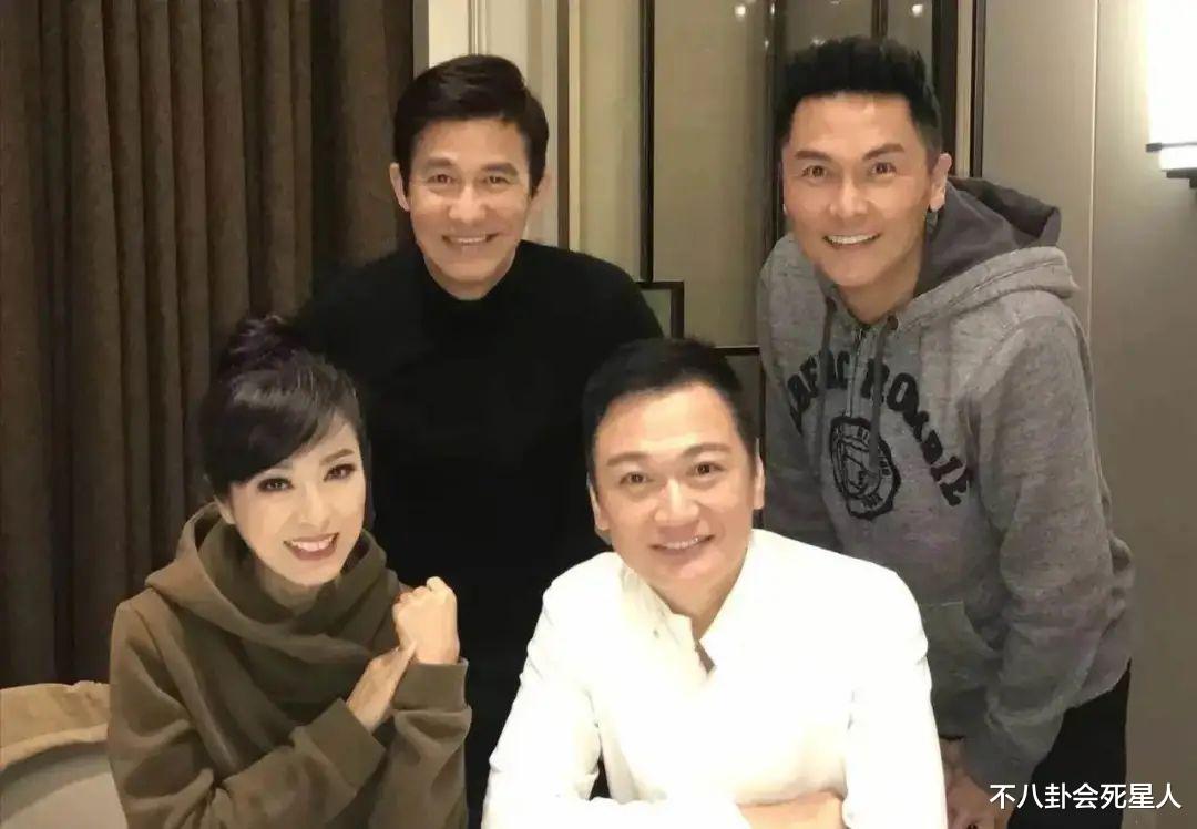 聚会|香港艺人聚会也有圈子之分，富豪明星一起玩，过气艺人扎堆内地