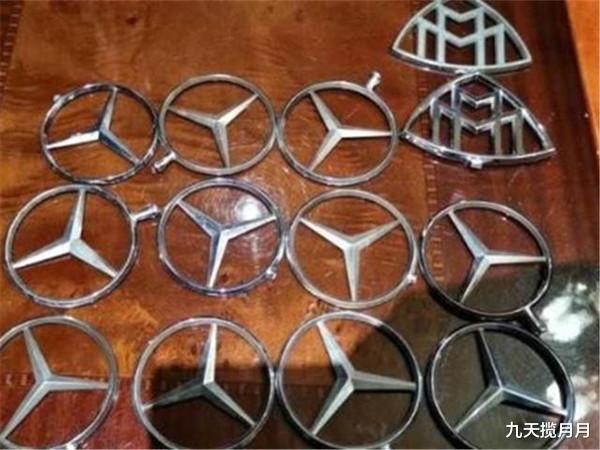 九天揽月月|价值24万的劳斯莱斯车标被熊孩子掰断，家长回应破玩具，想钱想疯了吧！