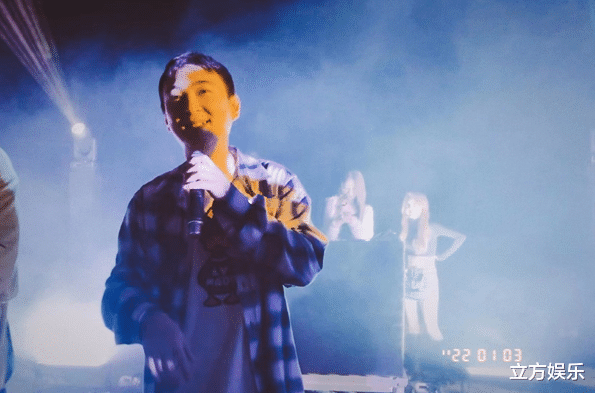 霍英东|王思聪三亚隆重庆生，众美环绕争相合照，聪哥表情淡然