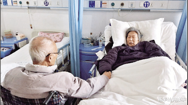 医院 九旬夫妻在医院圆了人生中最后一个梦，令无数网友重新相信爱情