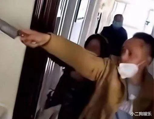 许敏|熊父进去喝茶，熊母进院救治，杜郭安然无恙。网友：最佳导演