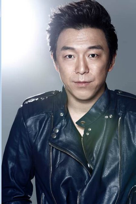 黄渤|黄渤被拍跟女子游玩，网友：不像是他妻子小欧