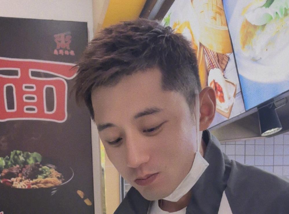 佟丽娅|张继科三亚约会，与女生共度三天三夜，主动推行李买奶茶超绅士！