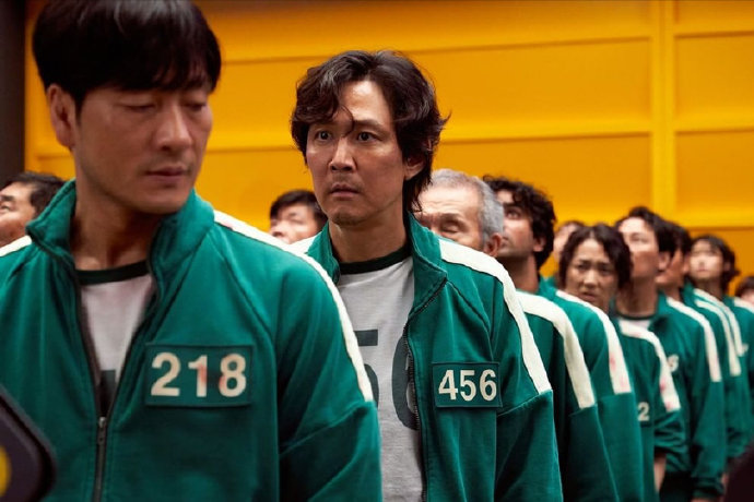 张嘉倪|《鱿鱼游戏》的456号，不仅戏里赢得百亿奖金，戏外更是抱得财阀千金