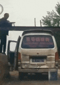 “朋友花一万买了辆二手车,有加塞直接胡撞,因为保险买了150万”