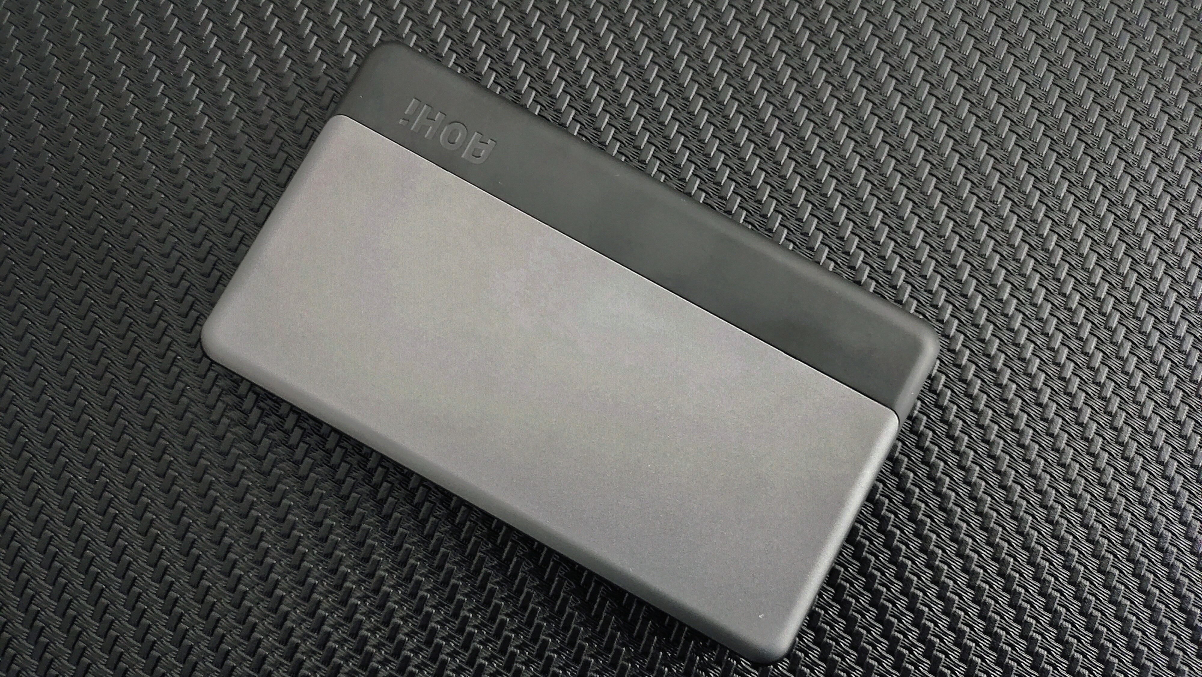 |3万毫安正反百瓦快充，Aohi P30能给显示器供电的充电宝