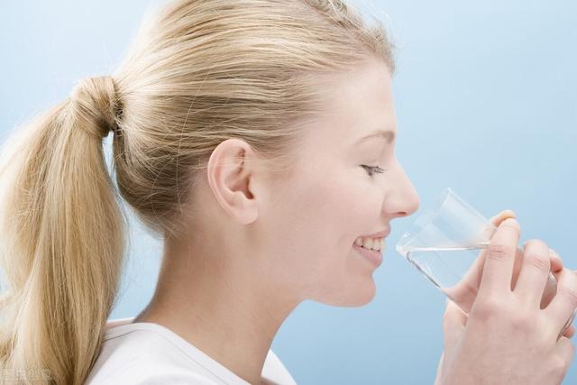 糖尿病|吃饭总就满头大汗？了解下2个正常原因，以及4个病理原因，需重视