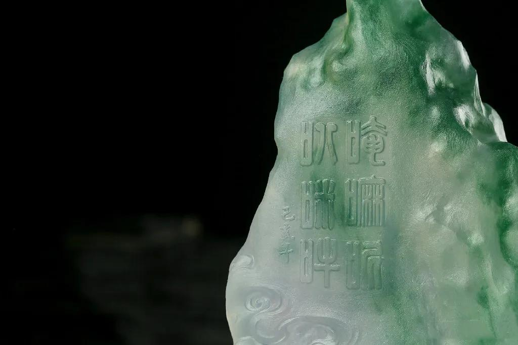 钱币|一块冰种飘绿花翡翠片料，定制意境《闻经得法》题材，太漂亮了
