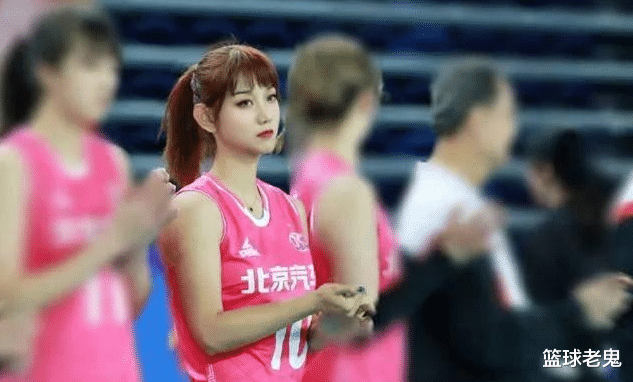 北京女排|北京女排21歲小將因高顏值爆紅，濃妝艷抹上場比賽，被批不敬業(yè)