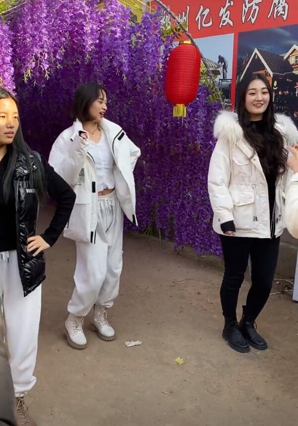 陈亚男|大衣嫂和儿媳学跳舞，陈亚男罗圈腿身材五五分，跳舞顺拐遭狂喷！