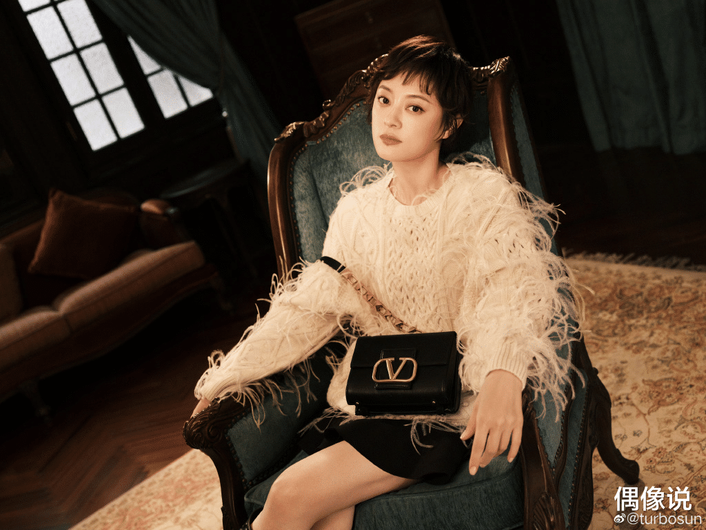 孙俪|孙俪带儿女街边摆摊，打扮低调，4小时卖了14741元，单价引热议