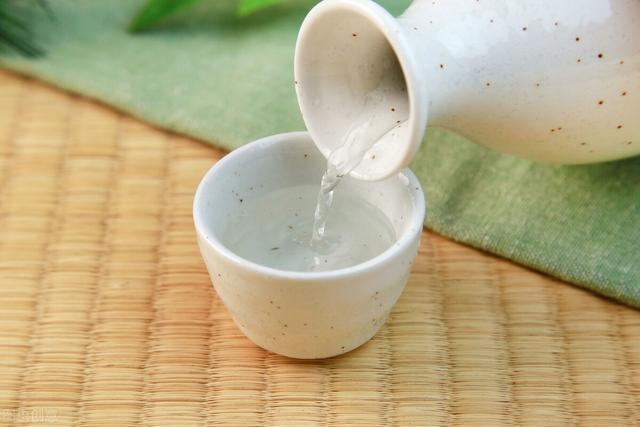 美食轩事|每天晚上都要喝二三两白酒，对身体有好处吗？你怎么看呢
