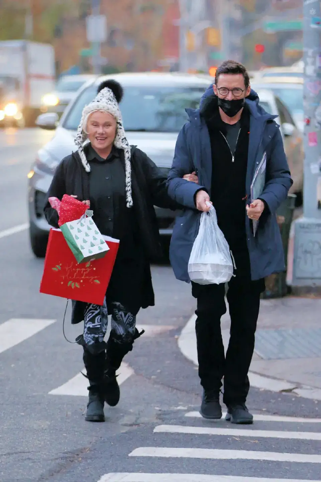 狄波拉|狼叔和大13岁妻子再撒狗粮，太甜！网友：这才是爱情该有的模样