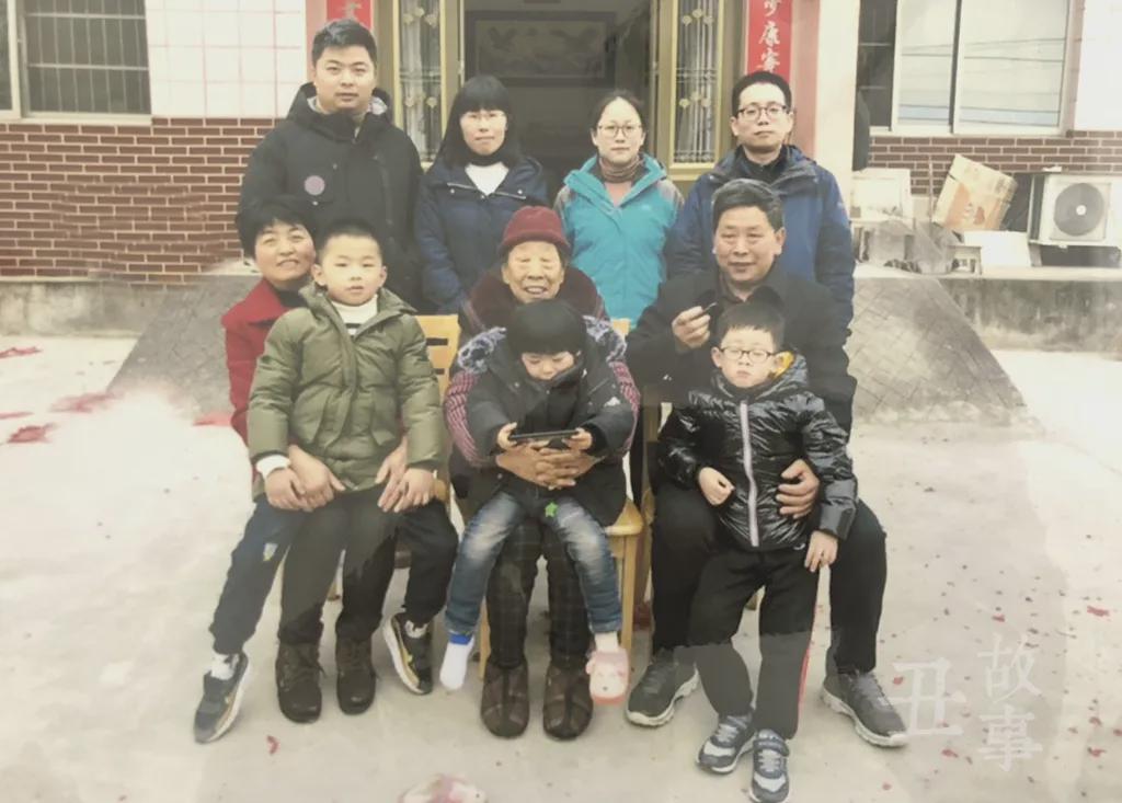 丑故事 20年前，我的好兄弟走了，留下两个未成年的孩子