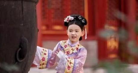 韩庚|董璇女儿在故宫拍宫廷风写真照，五岁小酒窝载歌载舞，令人惊艳！