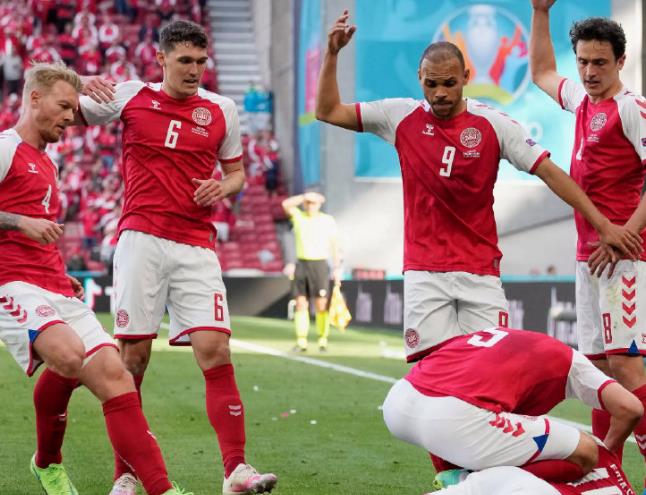 埃里克森|突发！埃里克森被担架抬出球场，妻子场边痛哭不已，比赛被迫推迟