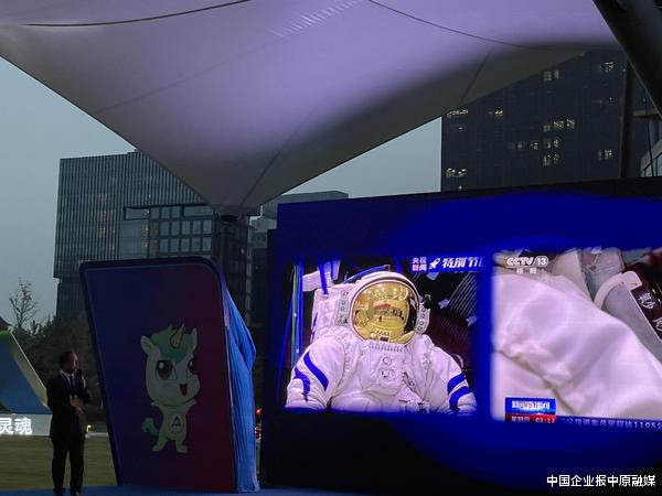 骄傲!“神舟十二”航天员太空出舱服面窗是河南造,快来一睹风采吧