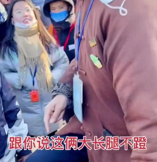 冯巩|64岁冯巩成冬奥会志愿者，蹬三轮被赞接地气，比大部分同行强太多