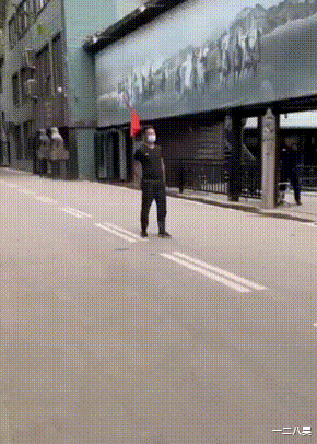 |“实习女同事每天都来我办公室请教问题！我真有些体力不支”，哈哈哈