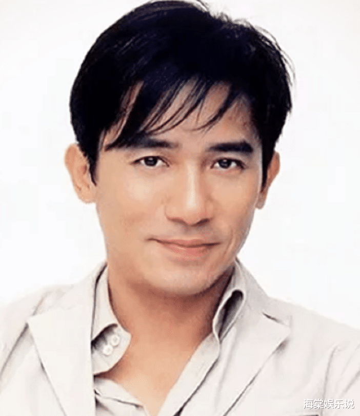 梁朝伟|梁朝伟12月18日深夜醉酒，被年轻女子搀扶出门，众星捧月排场超大