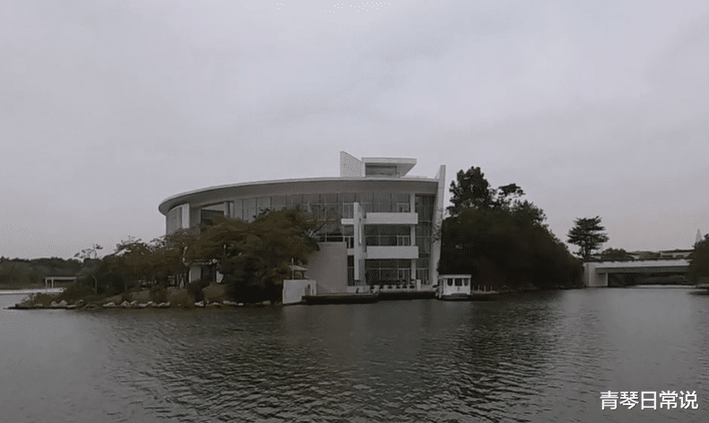 青琴日常說 深圳“富人區”的私人會所：坐落在湖中心，成為會員需要身家過億