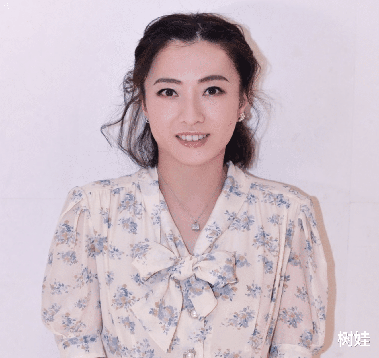 刘銮雄|刘銮雄夫妇逆境中广招600位贤士，月薪最高达八万，甘比亲自面试