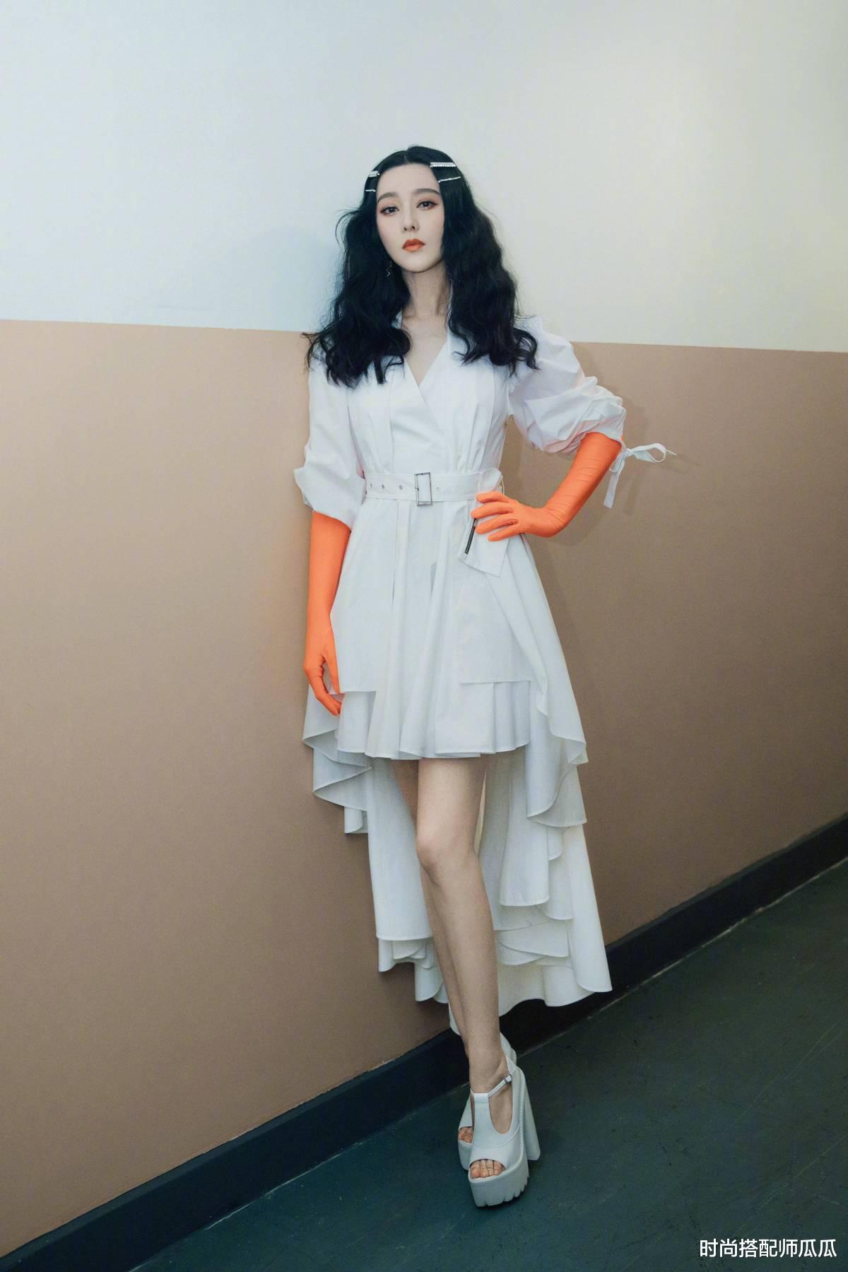 时尚搭配师瓜瓜|?范冰冰20岁旧照曝光，青涩又灵动太惊艳了，不愧“颜值天花板”！