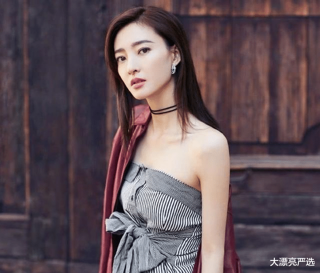 王丽坤|35岁素颜女神王丽坤被偷拍，皮肤嫩如婴儿，护肤秘籍大公开