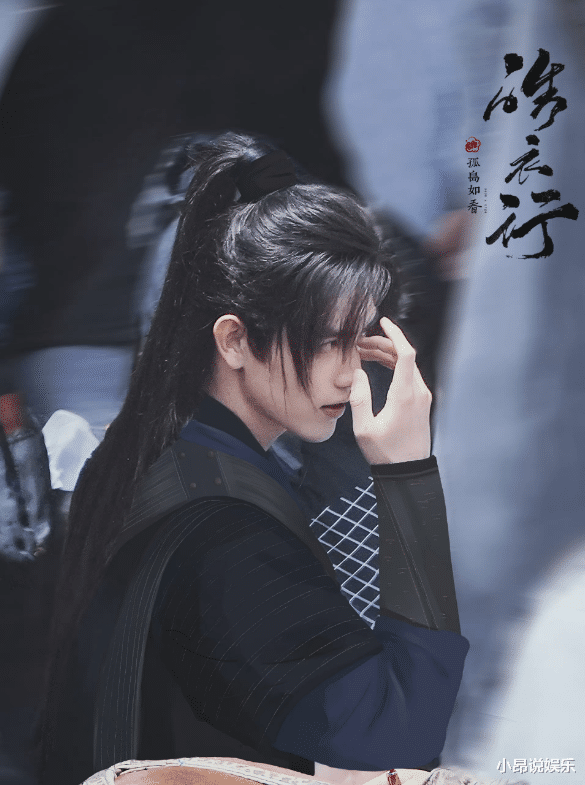 陈飞宇|陈飞宇打篮球被偶遇，与球友相谈甚欢，肌肉线条优越少年气十足