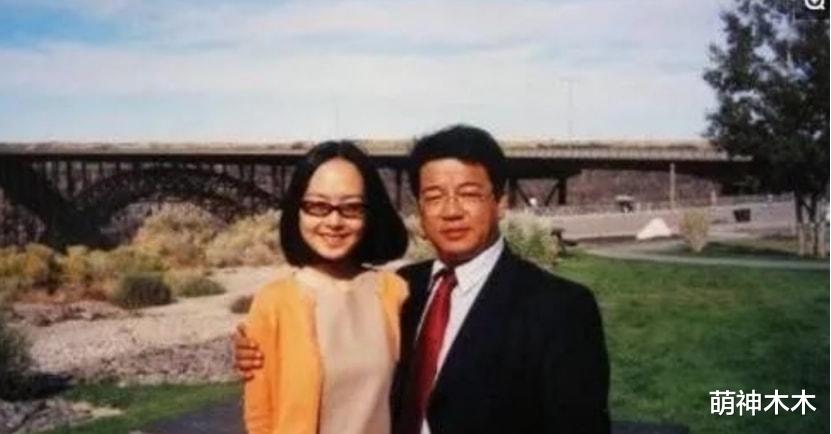 李小冉|鲁豫才是初代“王冰冰”：长相清纯情史坎坷，曾被赵本山当面调侃