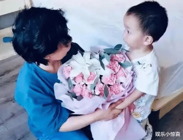 赵丽颖|杜妈模仿许敏带孩子画面，被嘲上梁歪了、伪装，网友：做DNA了？